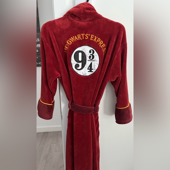Harry Potter Gryffindor Robe - Picture 2 of 4